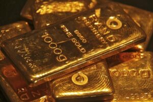 Gold prices fall, but record high in sight amid inflation angst, M.East fears By Investing.com