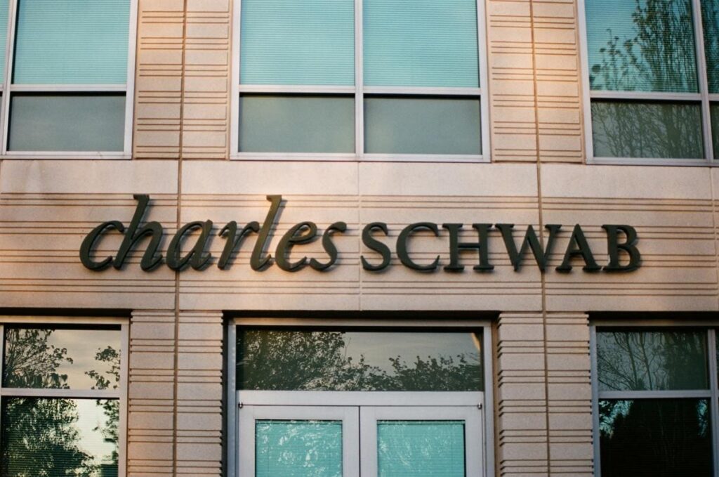 Why Fund Managers See Value In Charles Schwab