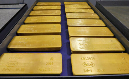 Gold prices retreat as markets look past 50 bps Fed rate cut By Investing.com