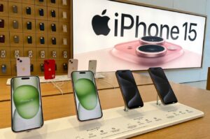 Apple Boosts Share Buyback While Jobs Number Weaker Than Expected