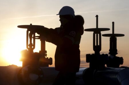 Oil market deficit seen temporarily supporting Brent prices in Q4