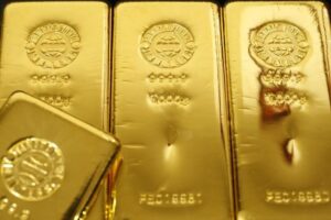 Gold prices hit record high as rate cut bets build By Investing.com