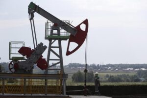 Analysis-Global oil markets weaken as sluggish demand leaves overhang By Reuters