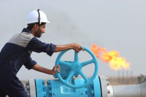 Oil prices fall amid US rate jitters, surprise inventory build By Investing.com