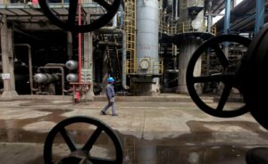 Analysis-US refiners reward shareholders with big returns despite softer Q1 profits By Reuters