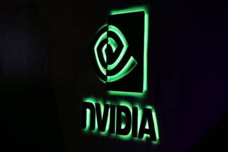 NVIDIA, Flutter and HPE lead morning market cap stock movers on Wednesday By Investing.com