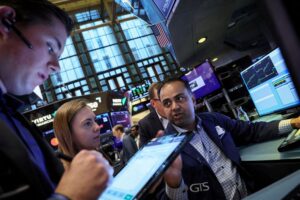 Futures point lower, PCE ahead, DJT shares slip