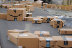 Insiders share the best and worst things about working at Amazon By Investing.com