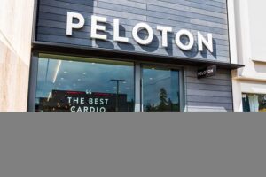 Peloton to lay off 15% of global workforce, CEO to step down By Investing.com