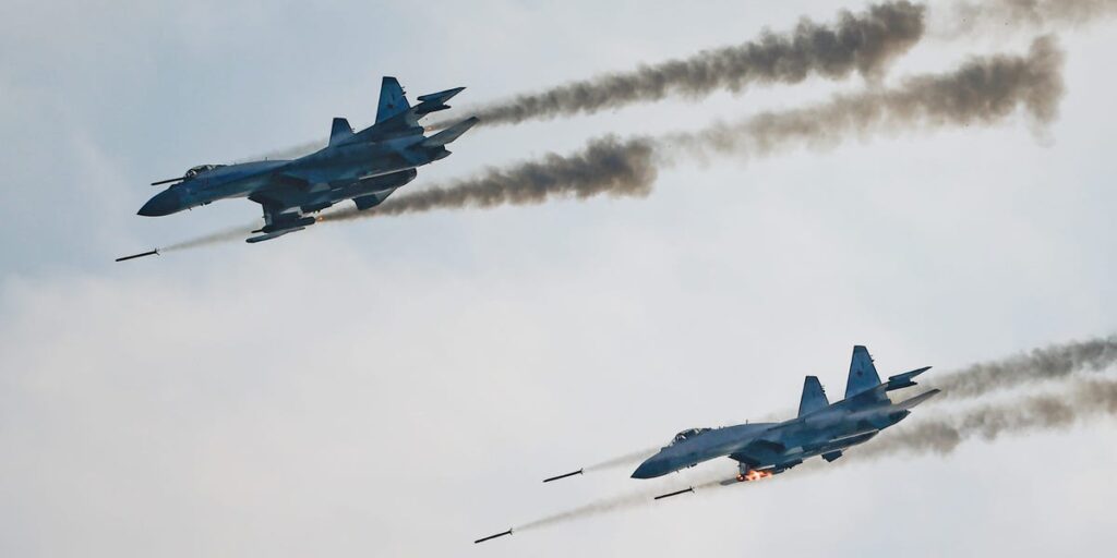 Russia’s pulling its aircraft away from the front lines as Ukraine hits air bases with deep strikes, Western intel says