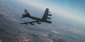 B-52 bomber crew picks up award for pulling their plane out of life-threatening ‘catastrophic’ failures at 1,200 feet