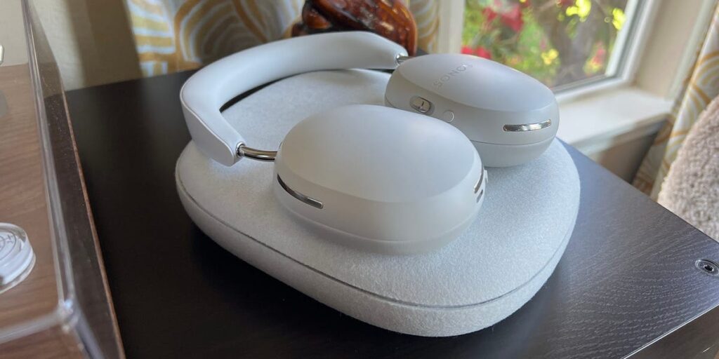 Sonos’ first headphones are the most comfortable we’ve tested, but they’re hindered by software bugs