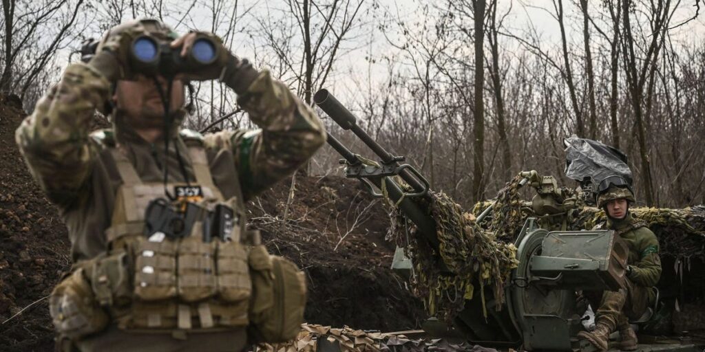 Ukraine is facing training problems, but it’s handling its new combat troops better than the Russians, war analysts say