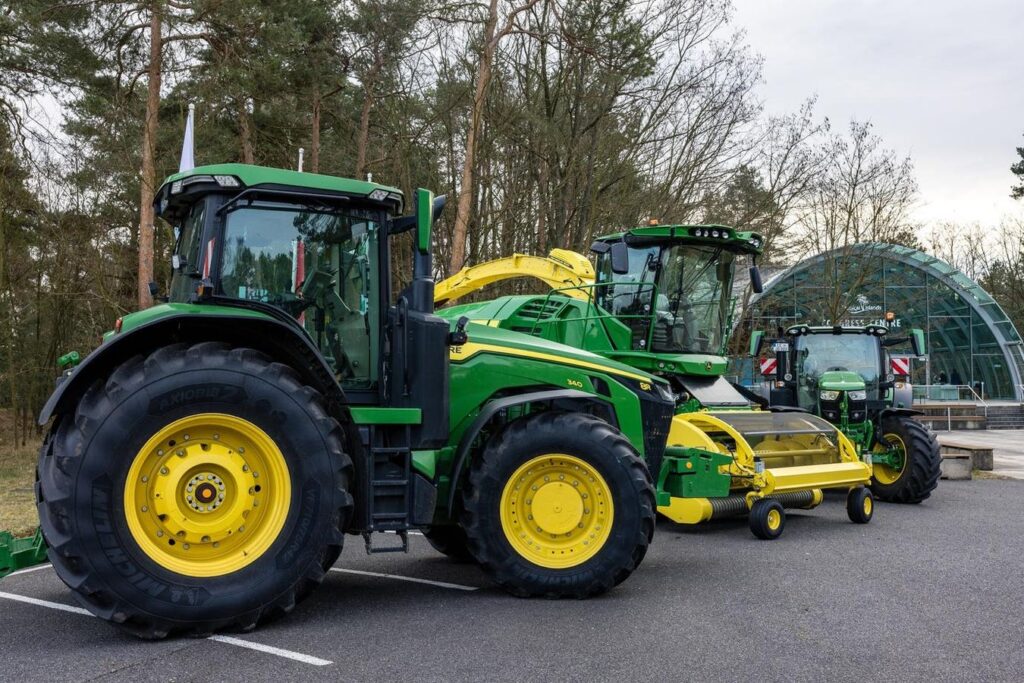 Will Deere Stock Rebound To Its 2022 Highs Of Around 0?