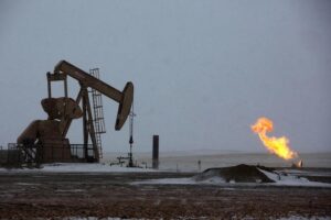 Oil prices settle down after data shows weaker US consumer sentiment By Reuters