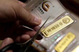 Analysts bullish on gold prices amid global uncertainties By Investing.com