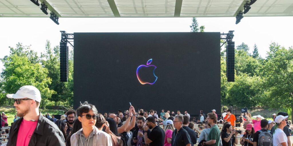 Why Apple hopefuls are so desperate to get a job there