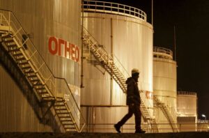 Oil prices flat, set for dismal week on demand jitters By Investing.com