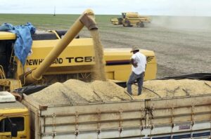 Ukraine boosts grain exports despite intensified Russian attacks By Reuters