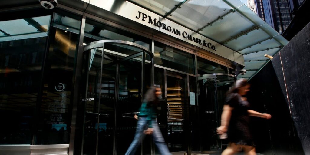 How JPMorgan’s crackdown on private-equity recruiting could play out for junior bankers, PE firms, and more