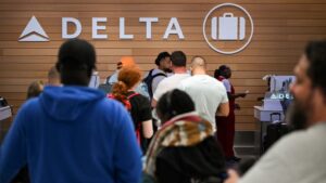 Delta reports a profit despite service meltdown