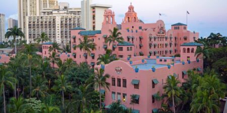 I paid 0 for one night in Hawaii’s famous pink hotel. I was so excited, but I wouldn’t stay there again.