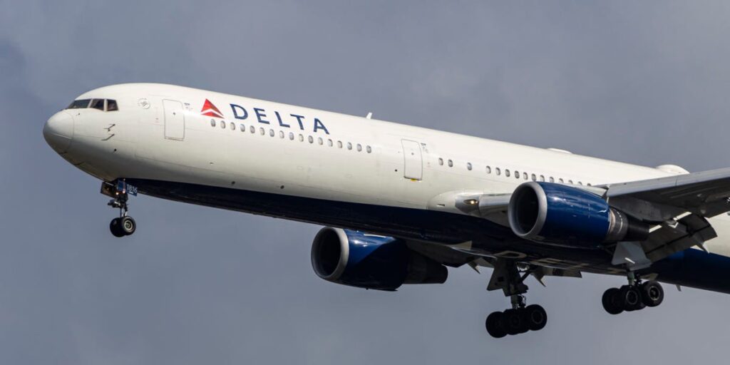 A Jewish Delta Air Lines flight attendant is suing the carrier over a ham sandwich and a Yom Kippur shift