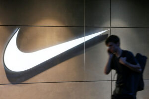 Nike veteran Hill to replace Donahoe as CEO; shares jump By Reuters