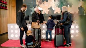 Traveling with family? Here’s how to get airport lounge access with your guests