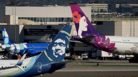 Alaska Airlines, Hawaiian can close merger deal, DOT says