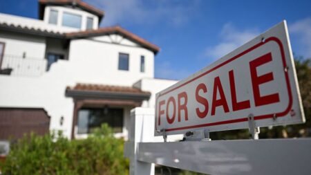 A new report from Redfin shows how stuck the housing market really is