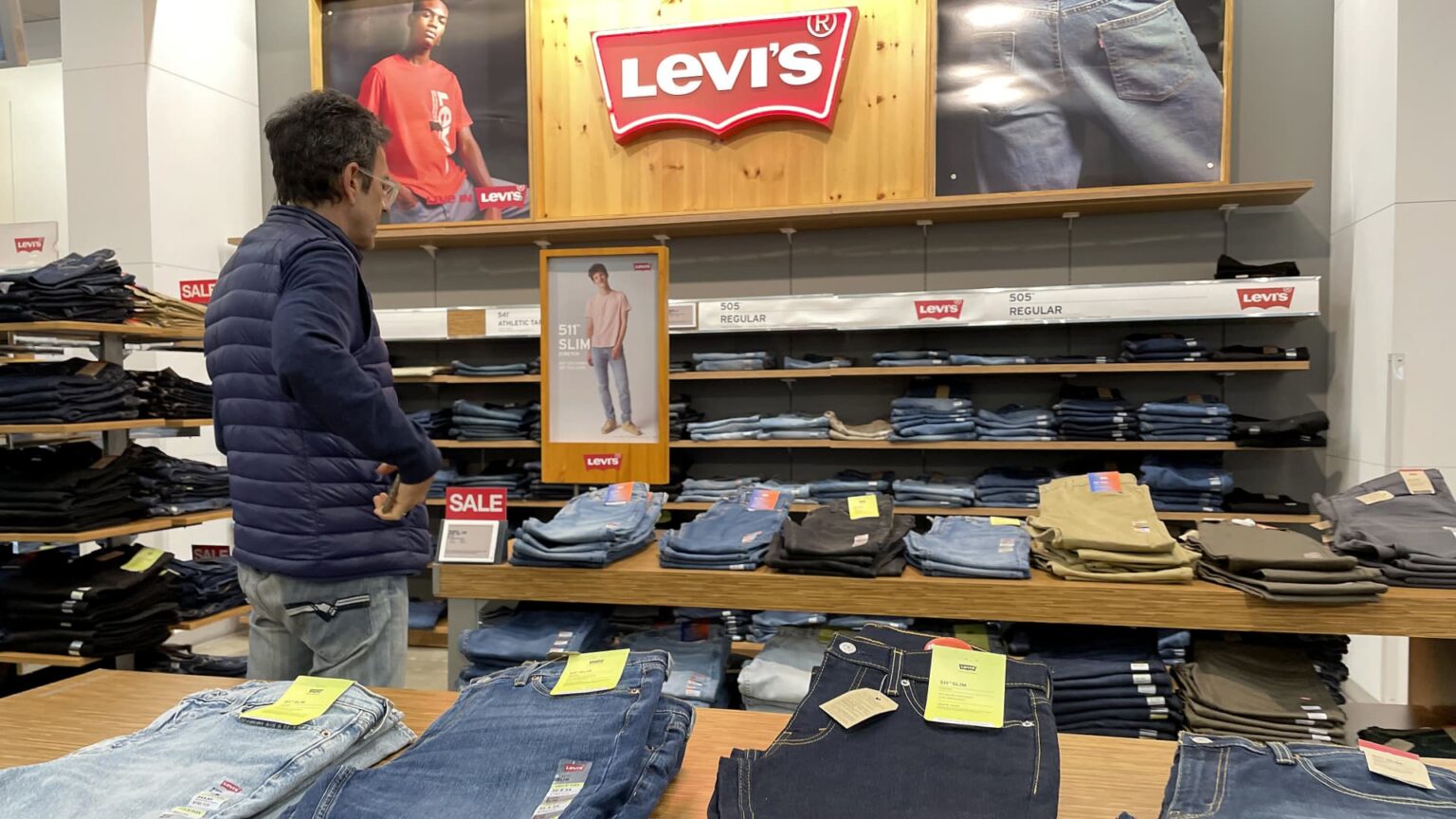 Levi Strauss trims guidance as it weighs sale of Dockers business