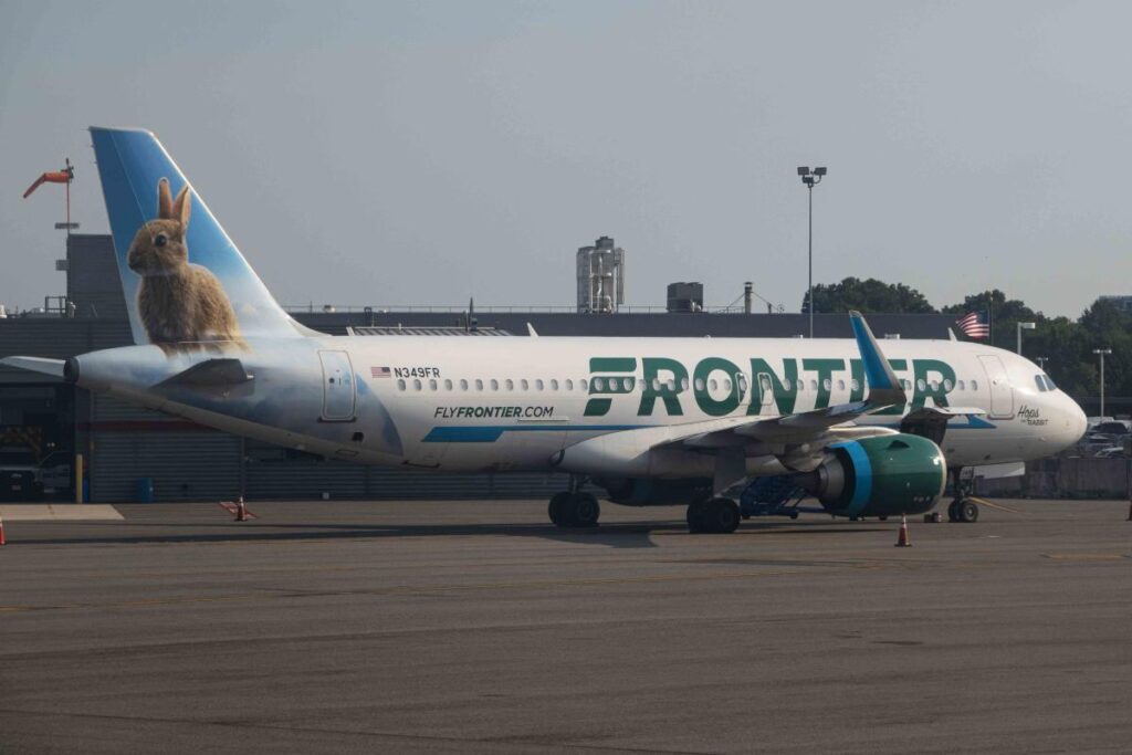 Frontier, JetBlue Stocks Soar on Report of Spirit Airlines Bankruptcy Talks