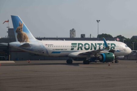 Frontier, JetBlue Stocks Soar on Report of Spirit Airlines Bankruptcy Talks