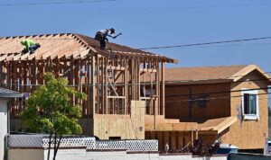 S&P 500 Gains and Losses Today: Uncertain Mortgage Outlook Pressures Homebuilders