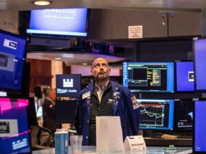 Stock market today: Indexes extend losses as traders watch Middle East tensions