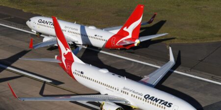 A Qantas flight made an emergency landing in Sydney due to a suspected engine failure on a Boeing 737