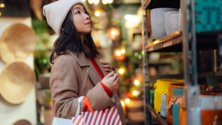 How small businesses can attract more customers this holiday season