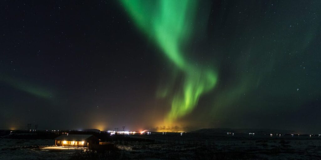 I spent 0 on 4 failed tours to see the northern lights and then finally saw them while waiting at a bus stop