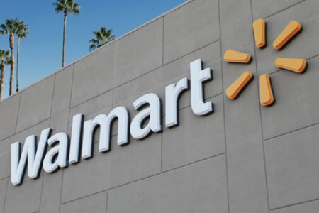 Walmart to offer independent drivers new holiday bonuses in battle with Amazon By Reuters